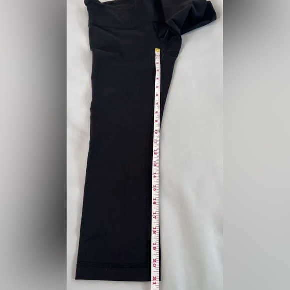 Womens Lululemon Crop Leggings Sz 6 Black High Rise Logo 22" Inseam‎ Yoga Pants - Picture 2 of 8